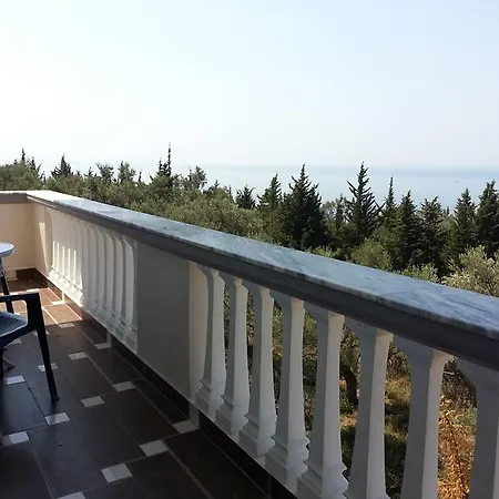 Aris Suites Hotel