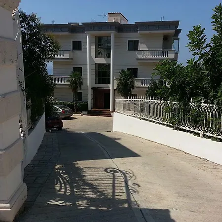 Aris Suites * Dhërmi