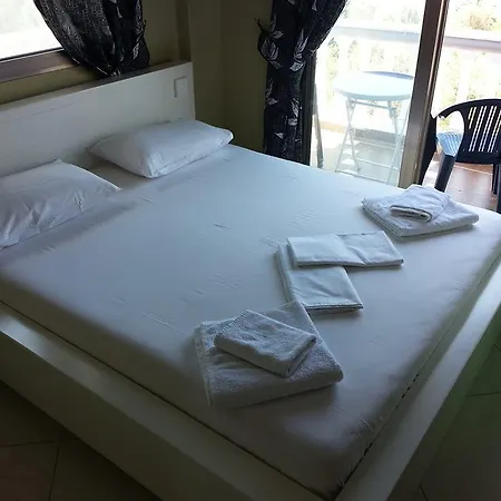 Hotel Aris Suites